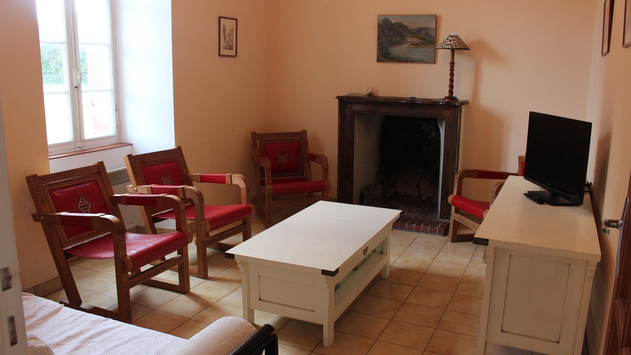 Photo of Others in Angrie