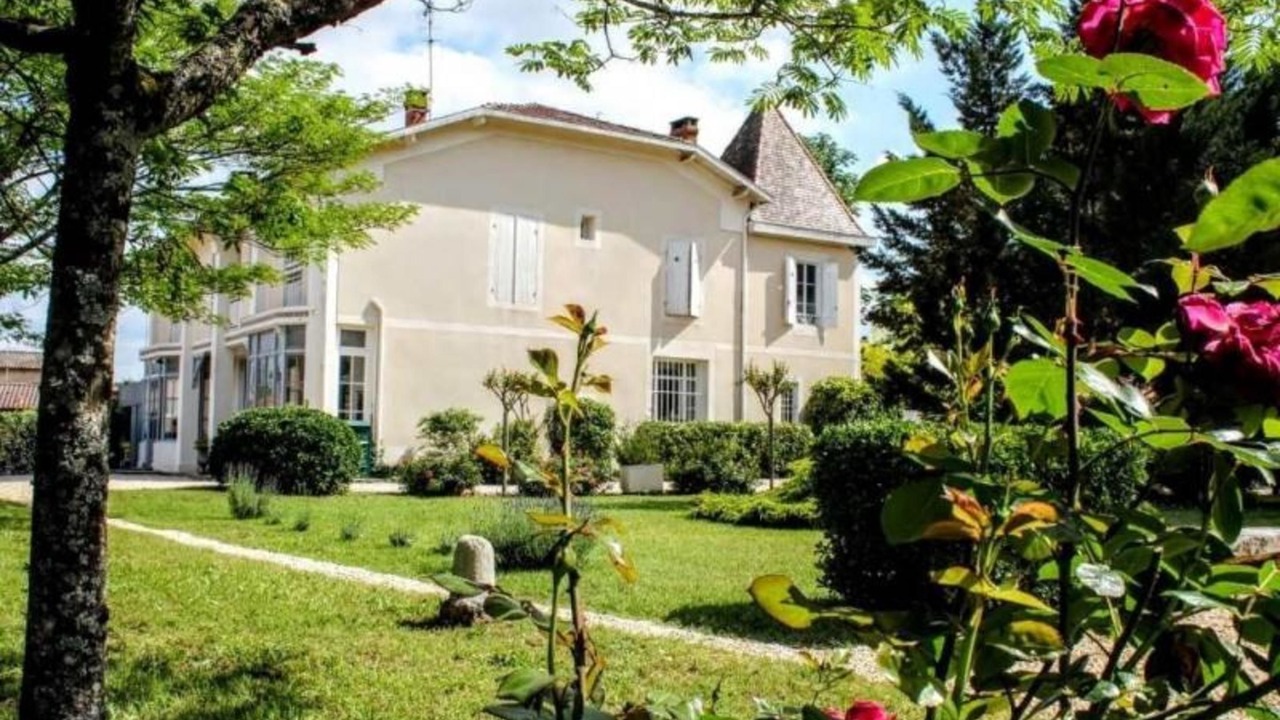 Photo of Buildings in Podensac