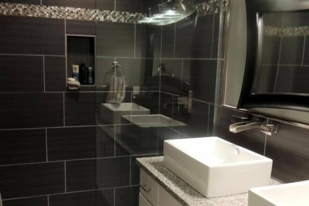Photo of Bathroom in Onate