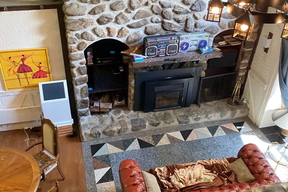 Photo of Livingroom in Sainte-Marguerite-du-Lac-Masson