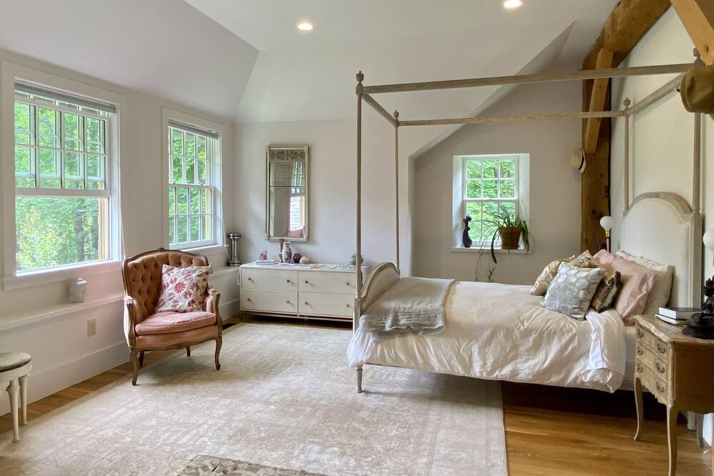 Photo of Bedroom in South Lee