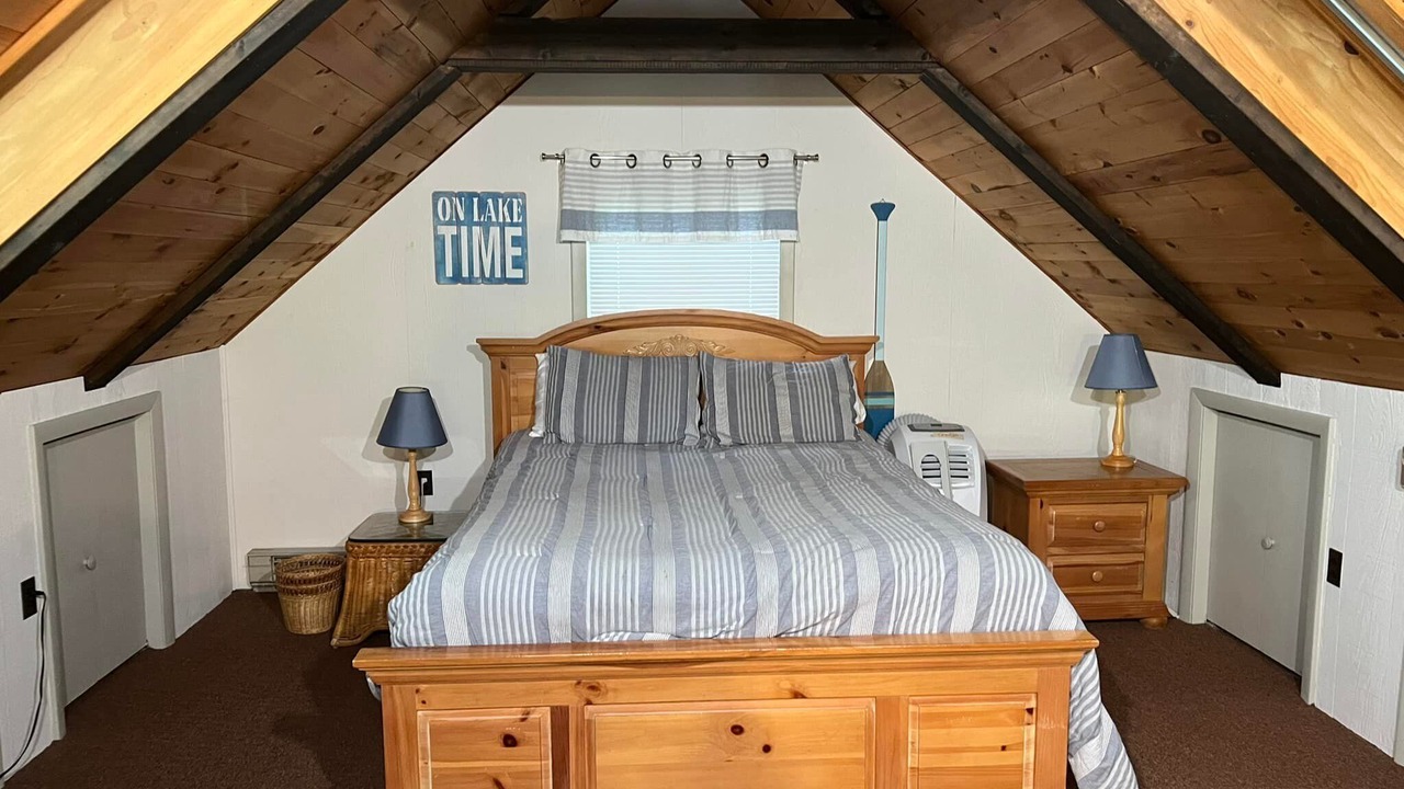 Photo of Bedroom in Lake Arrowhead