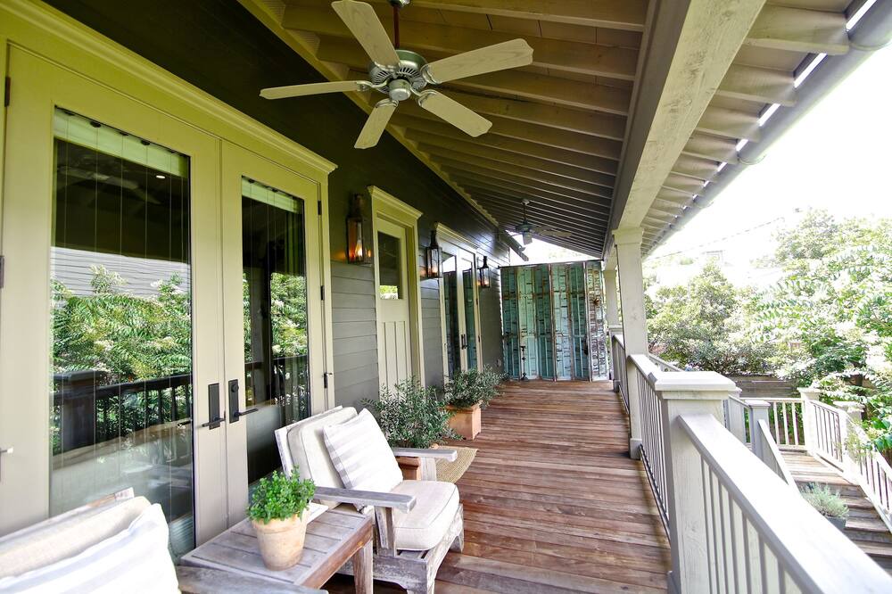 Photo of Patio Balcony in Houston Heights