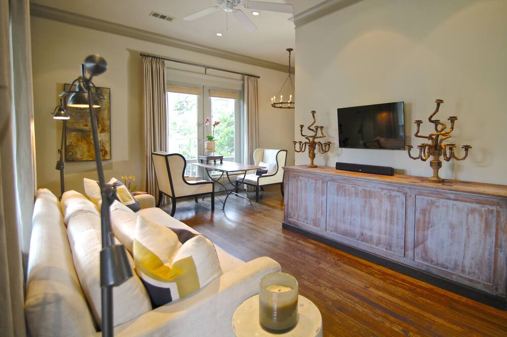 Photo of Livingroom in Houston Heights