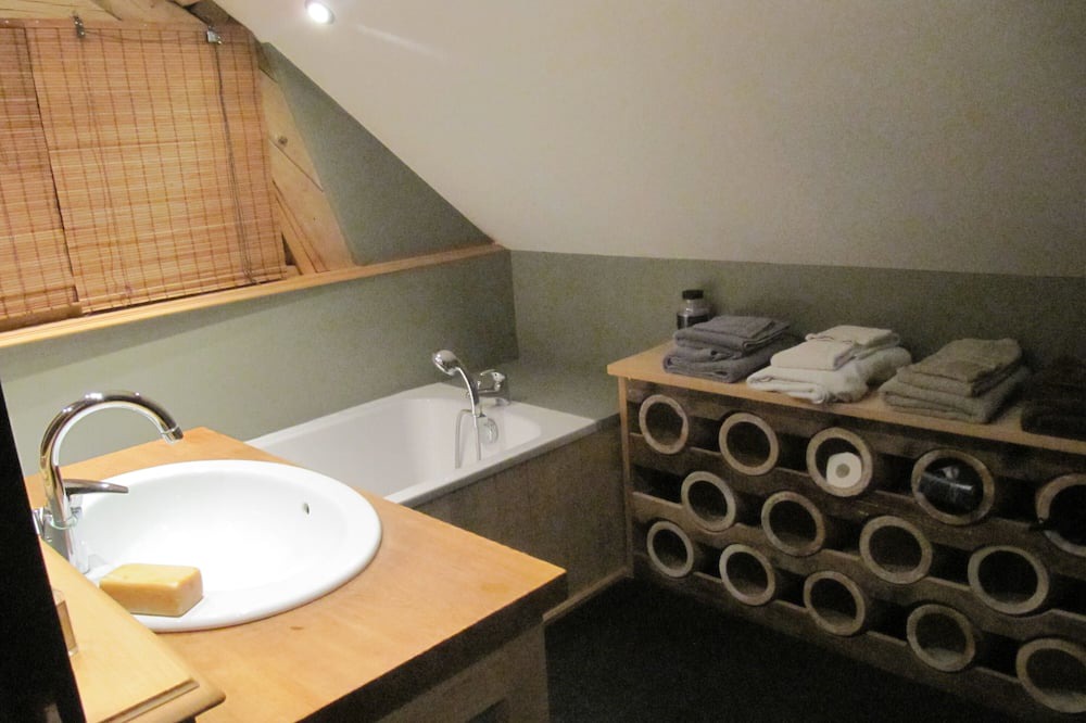 Photo of Bathroom in Lesmont