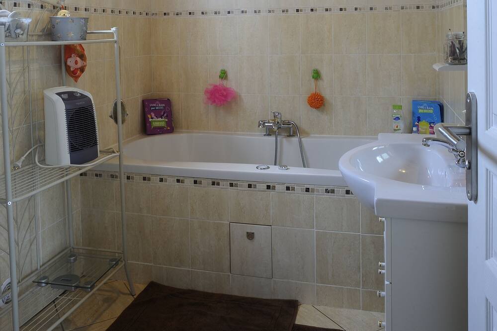 Photo of Bathroom in Dun-les-Places