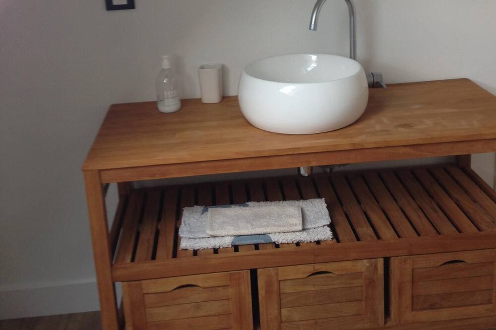 Photo of Bathroom in Theix-Noyalo