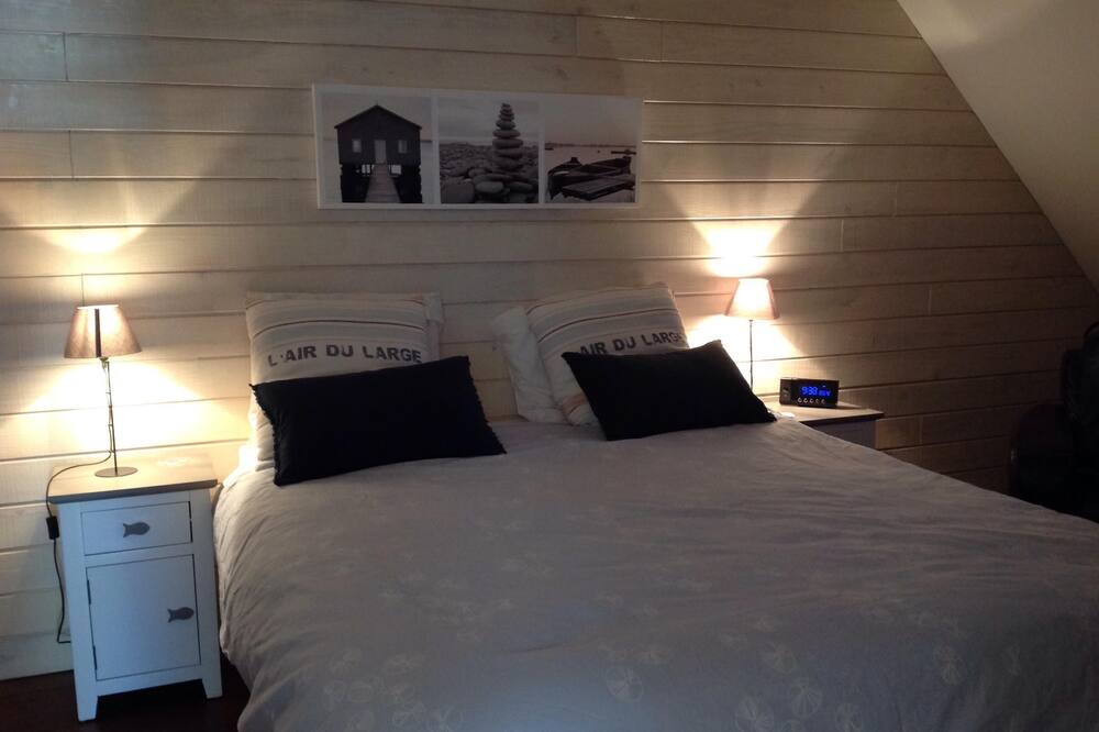 Photo of Bedroom in Theix-Noyalo