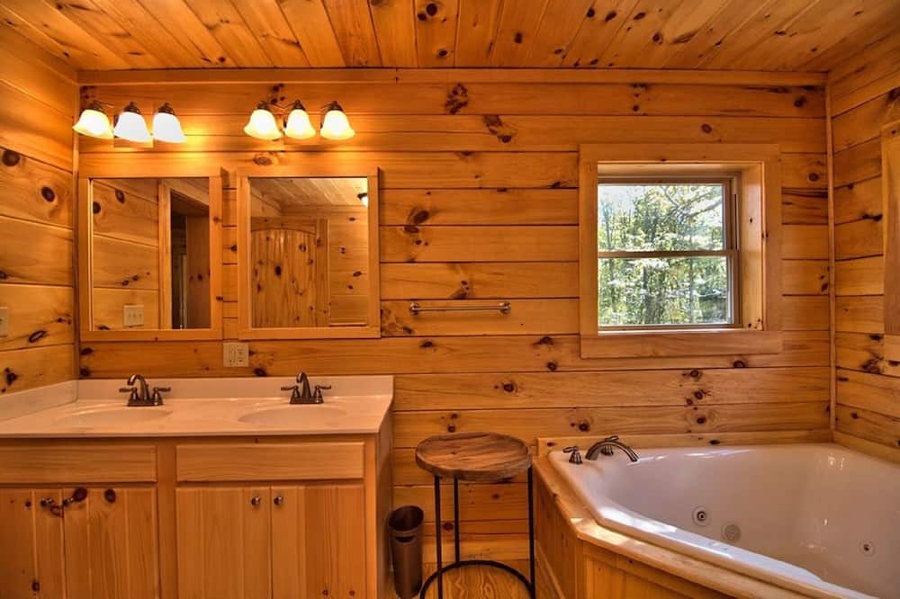 Photo of Bathroom in White Haven