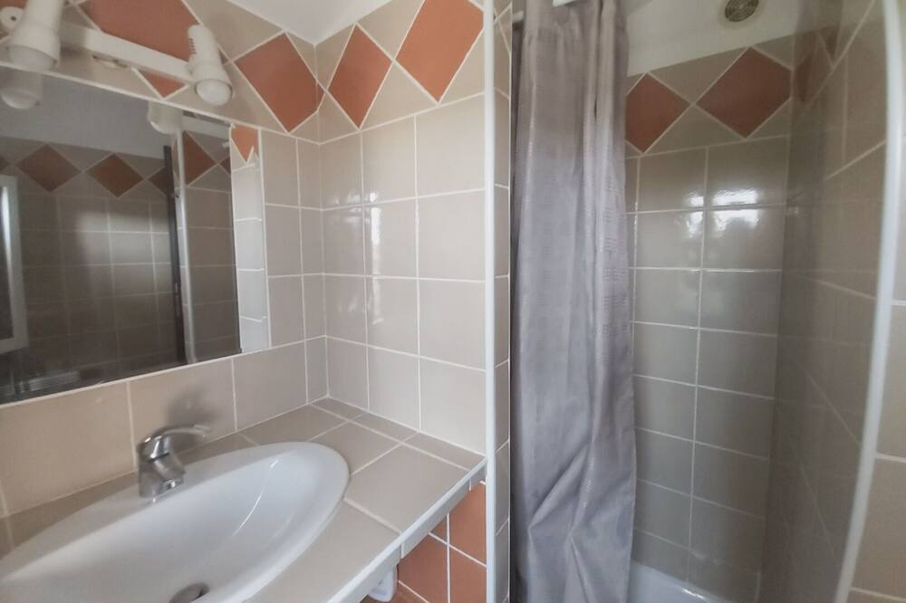 Photo of Bathroom in Pont-Saint-Esprit