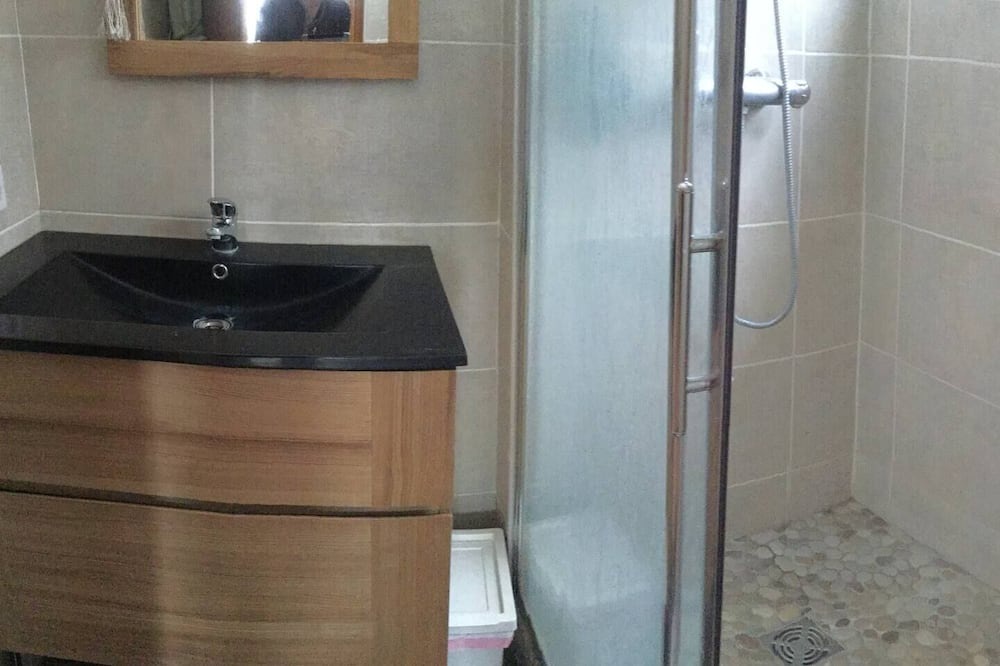 Photo of Bathroom in Saint-Pancrasse