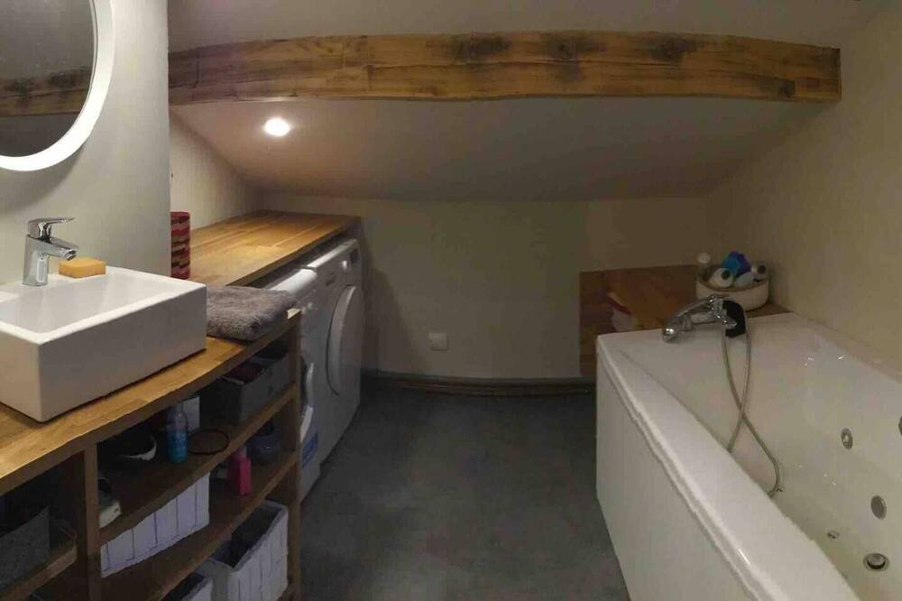 Photo of Bathroom in Saint-Pancrasse