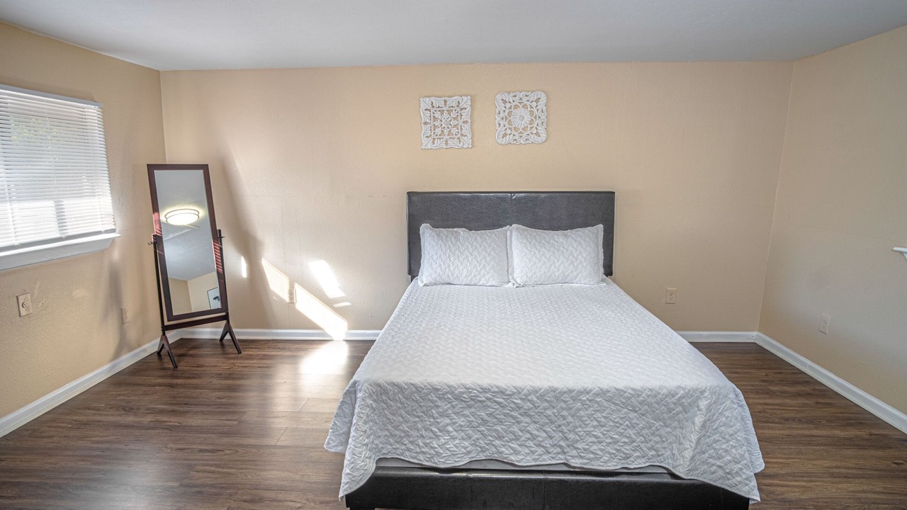 Photo of Bedroom in Arena District