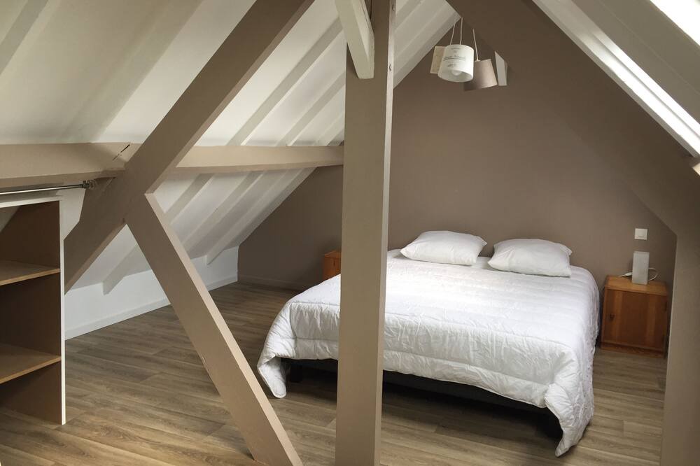 Photo of Bedroom in Poses