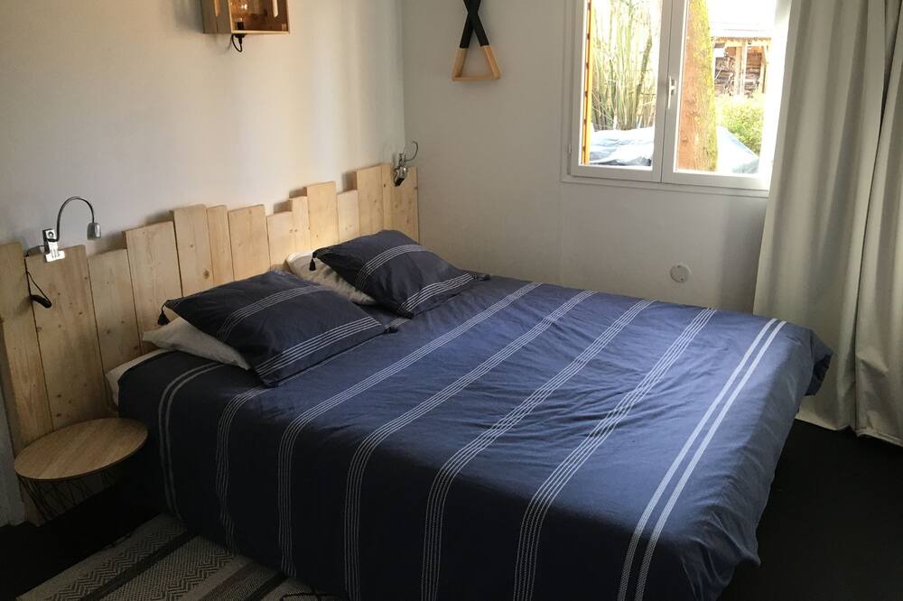 Photo of Bedroom in Poses