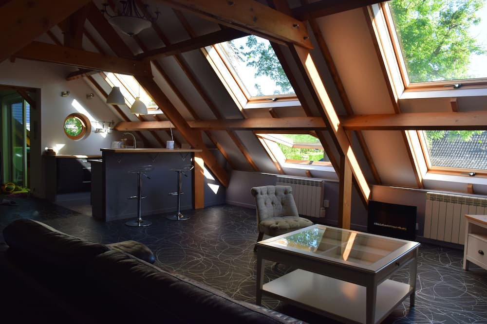 Photo of Livingroom in Poses