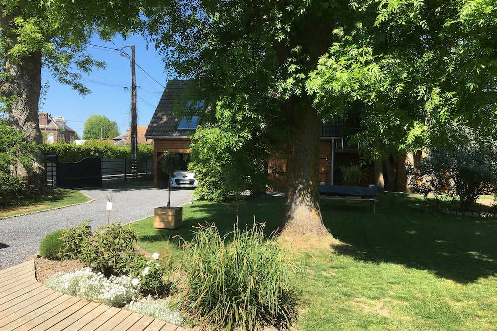 Photo of Outdoor in Poses