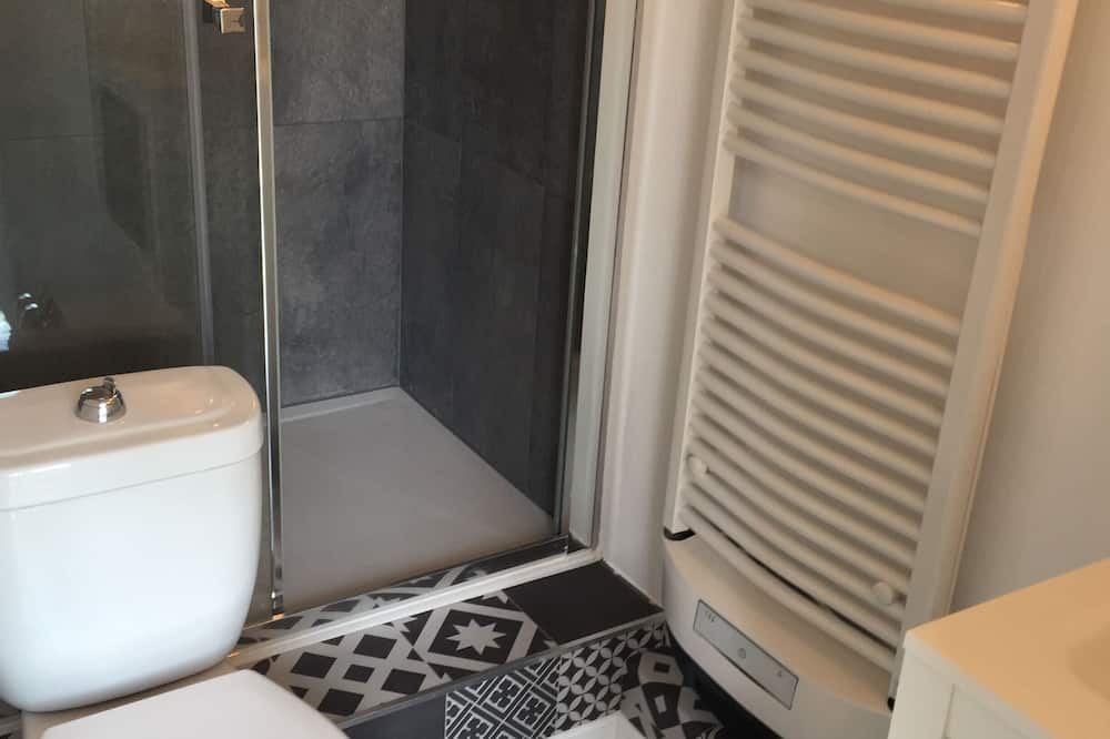 Photo of Bathroom in Poses