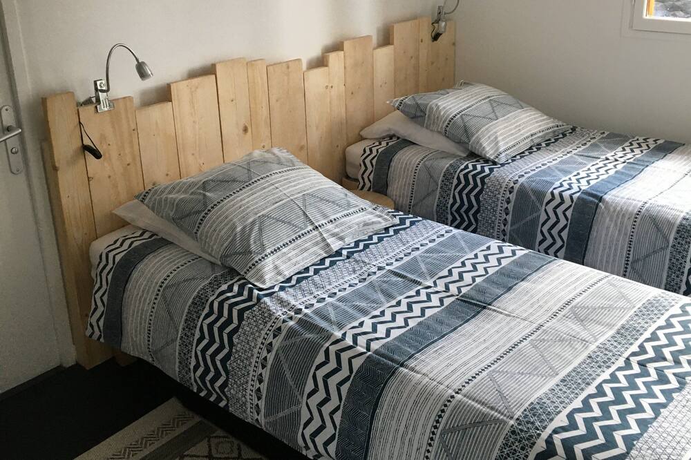 Photo of Bedroom in Poses