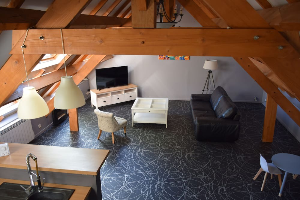 Photo of Livingroom in Poses