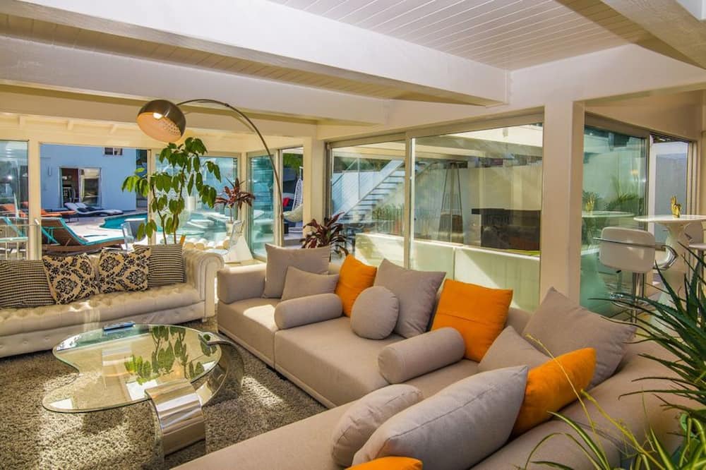 Photo of Livingroom in Sherman Oaks