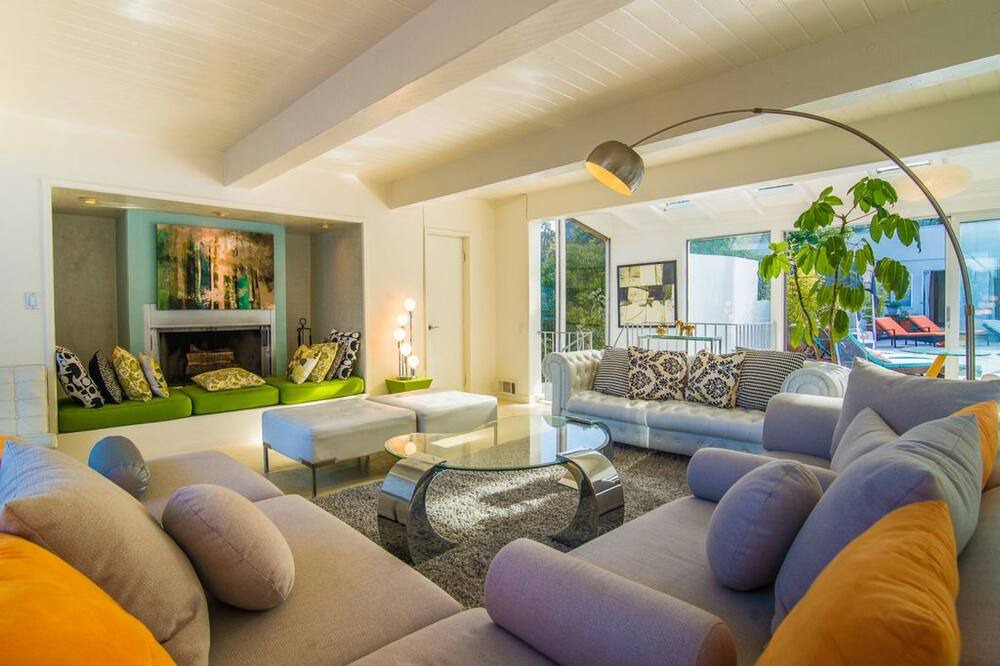 Photo of Livingroom in Sherman Oaks