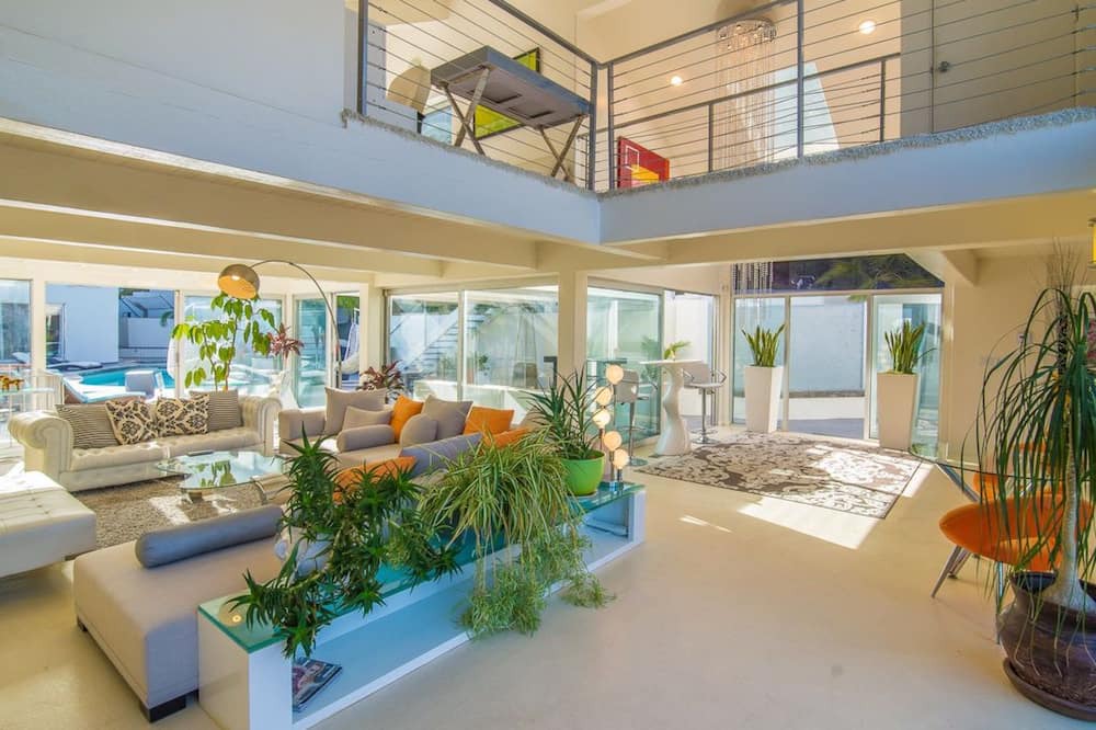 Photo of Livingroom in Sherman Oaks