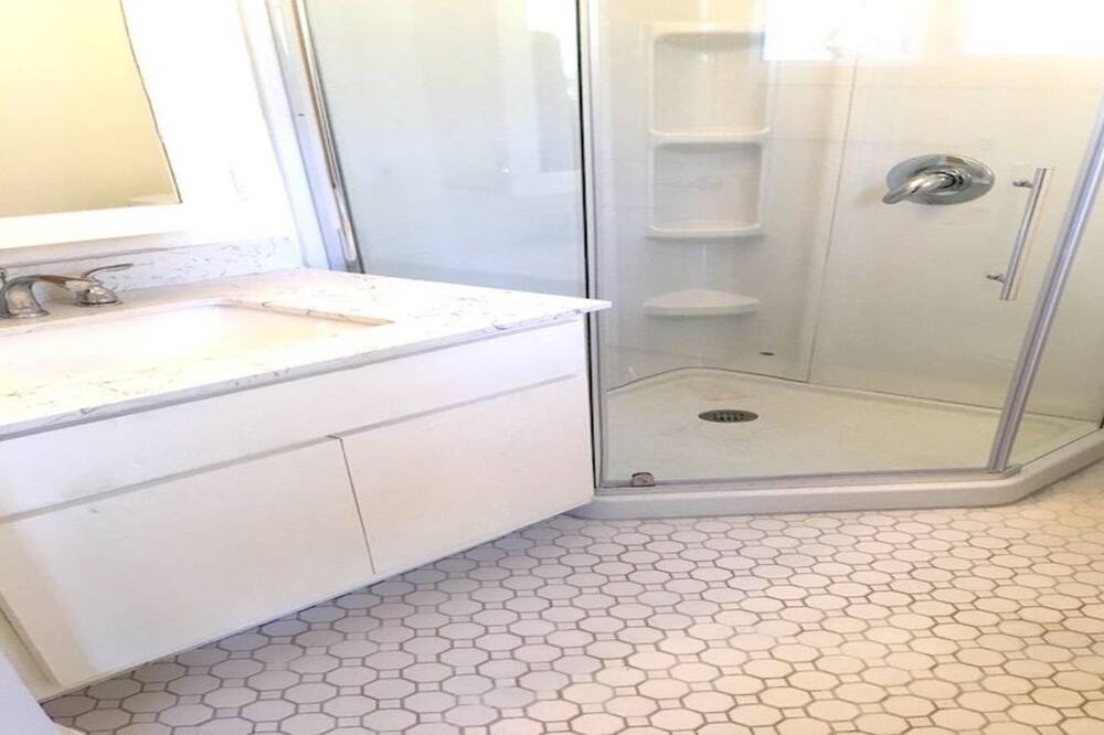 Photo of Bathroom in Sherman Oaks
