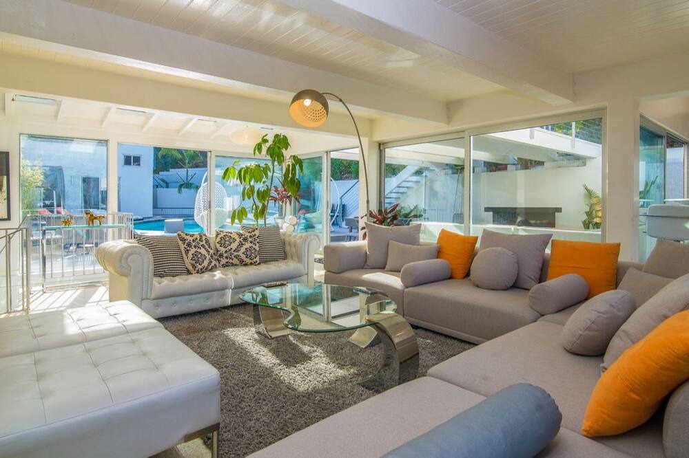 Photo of Livingroom in Sherman Oaks