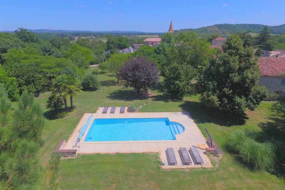 Photo of Outdoor in Saint-Loup