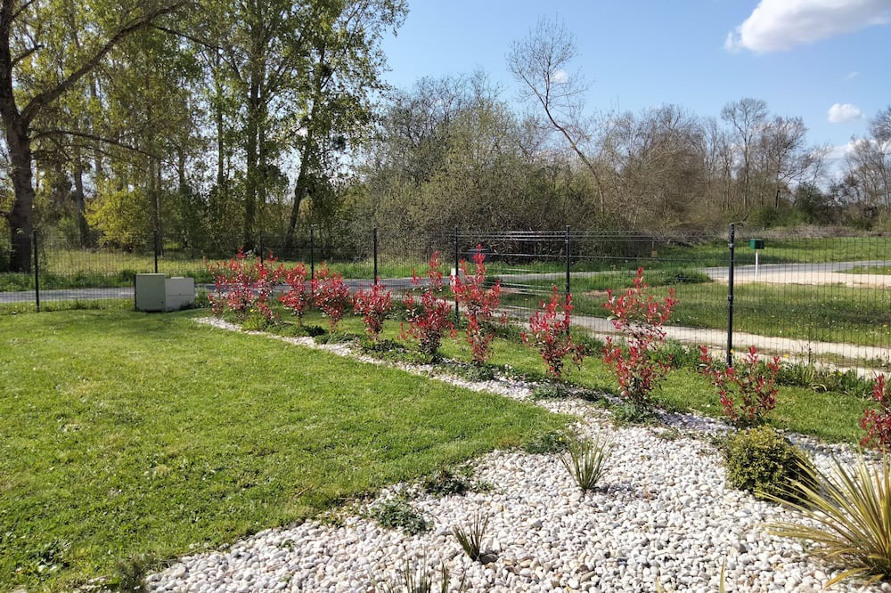 Photo of Outdoor in Saint-Germain-de-Lusignan