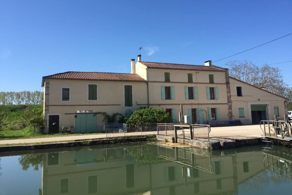 Photo of Outdoor in Valence