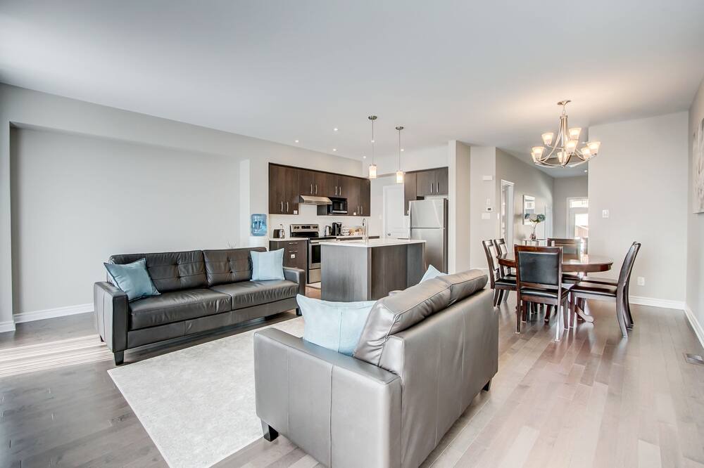 Photo of Livingroom in Ottawa Division