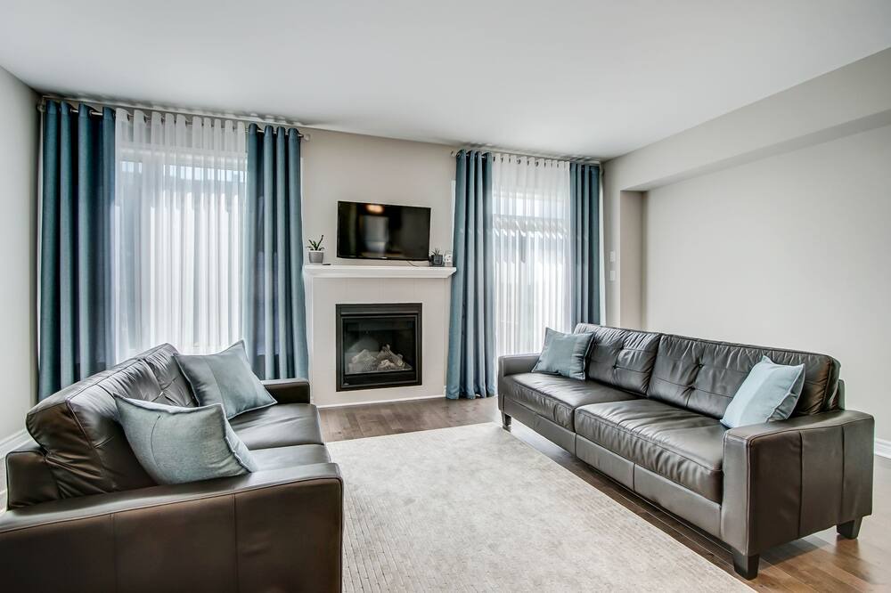 Photo of Livingroom in Ottawa Division
