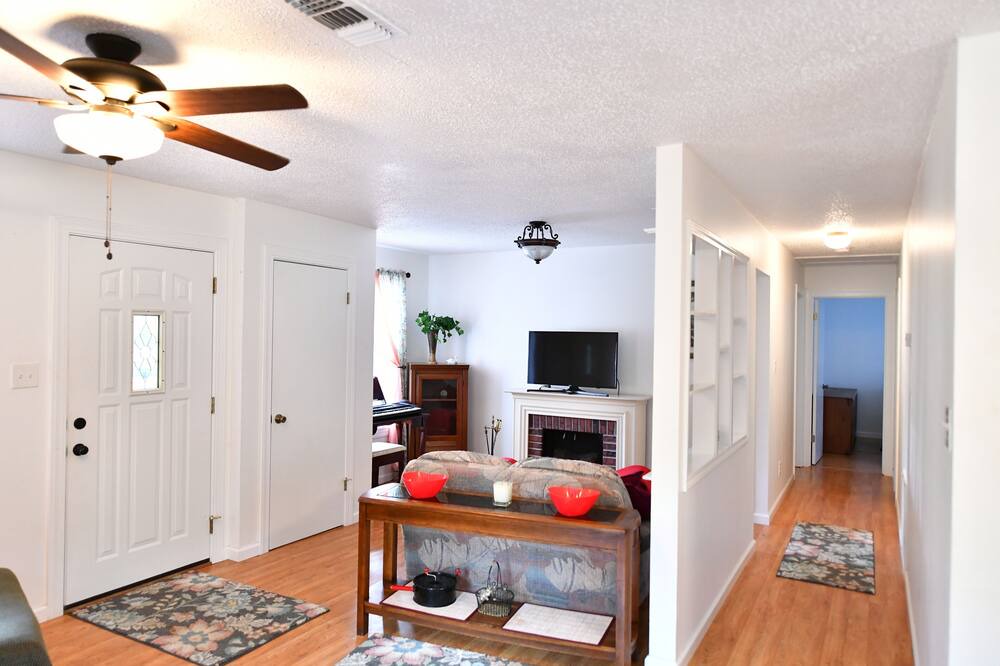 Photo of Livingroom in Shirley