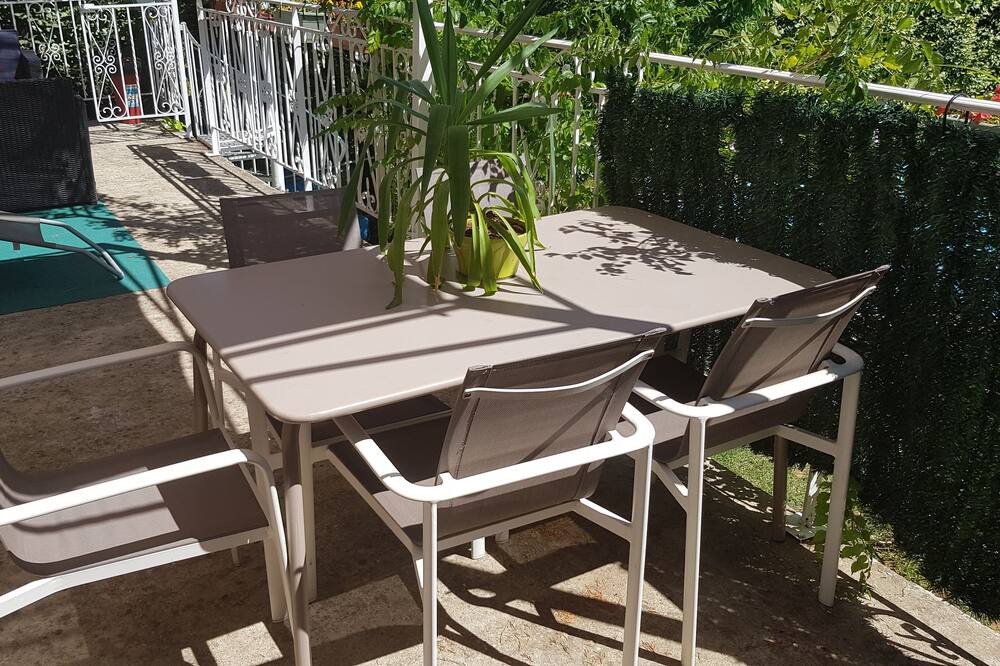 Photo of Patio Balcony in Plaissan