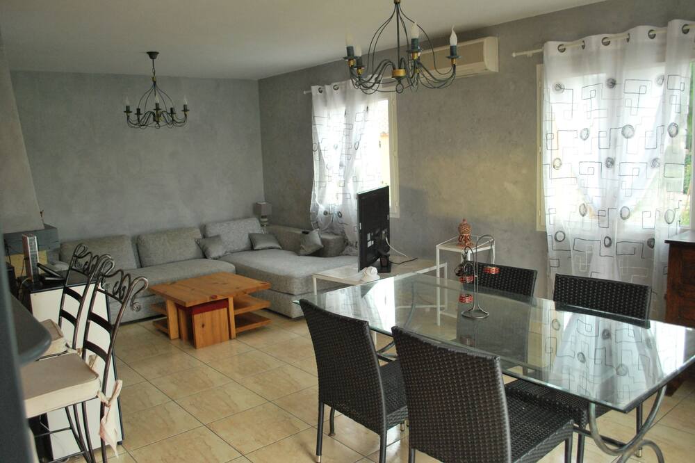Photo of Livingroom in Plaissan
