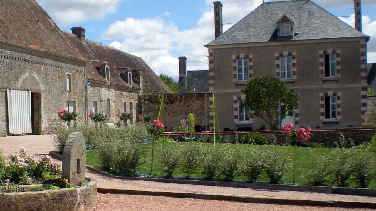 Photo of Buildings in Neuvy-au-Houlme