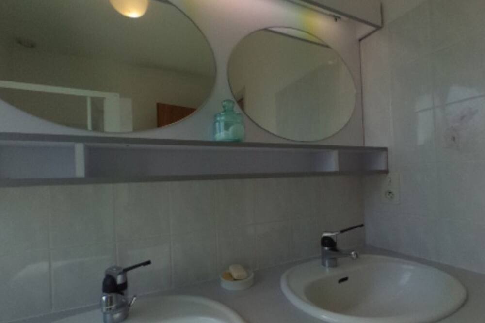 Photo of Bathroom in LʼAiguillon-sur-Mer