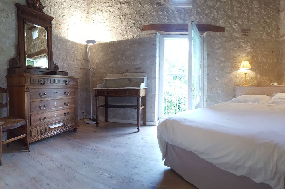 Photo of Bedroom in Saint-Loup