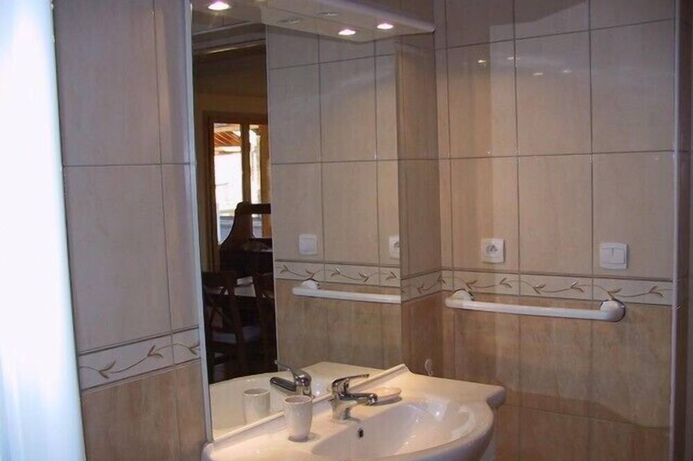 Photo of Bathroom in Saint-Pierre-dels-Forcats