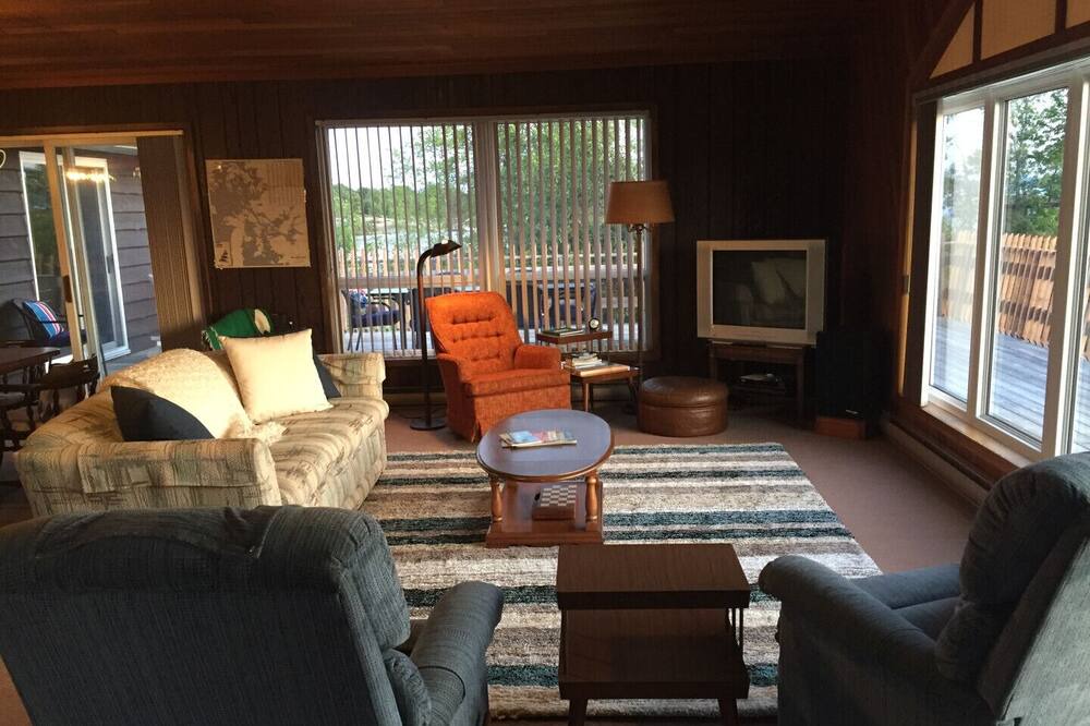 Photo of Livingroom in Georgian Bay