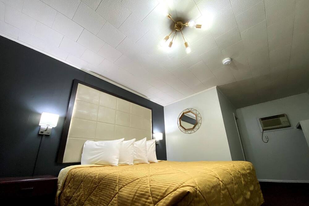 Photo of Bedroom in Conway