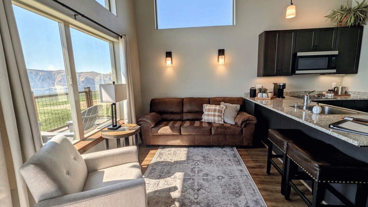 Photo of Livingroom in Brewster