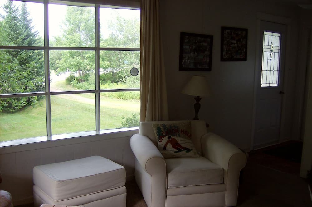 Photo of Livingroom in Wentworth