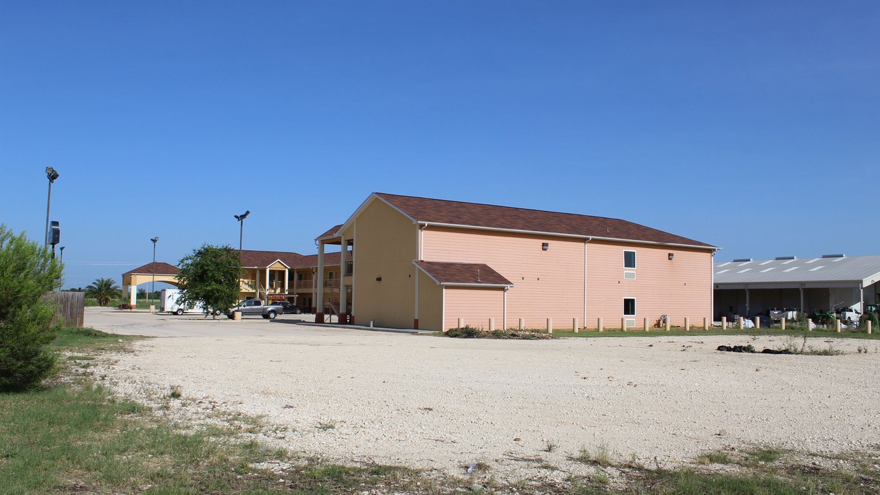 Photo of Others in Pearsall