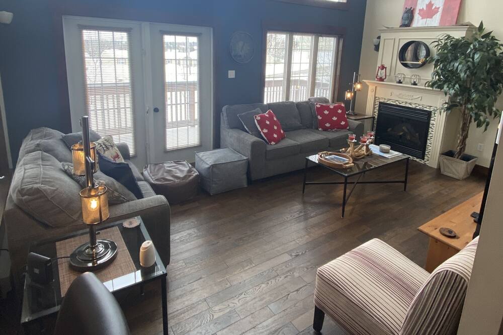 Photo of Livingroom in Deer Lake