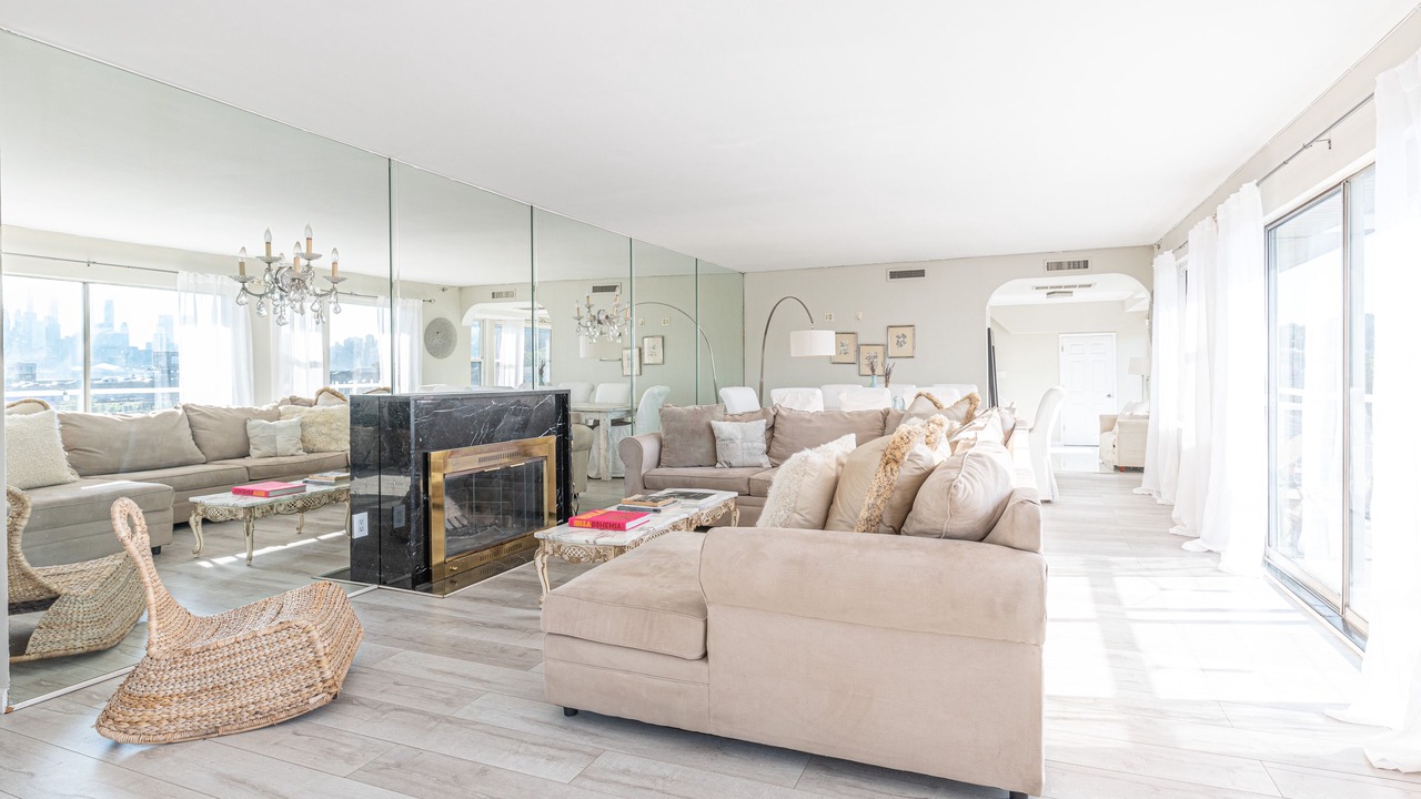 Photo of Livingroom in Weehawken