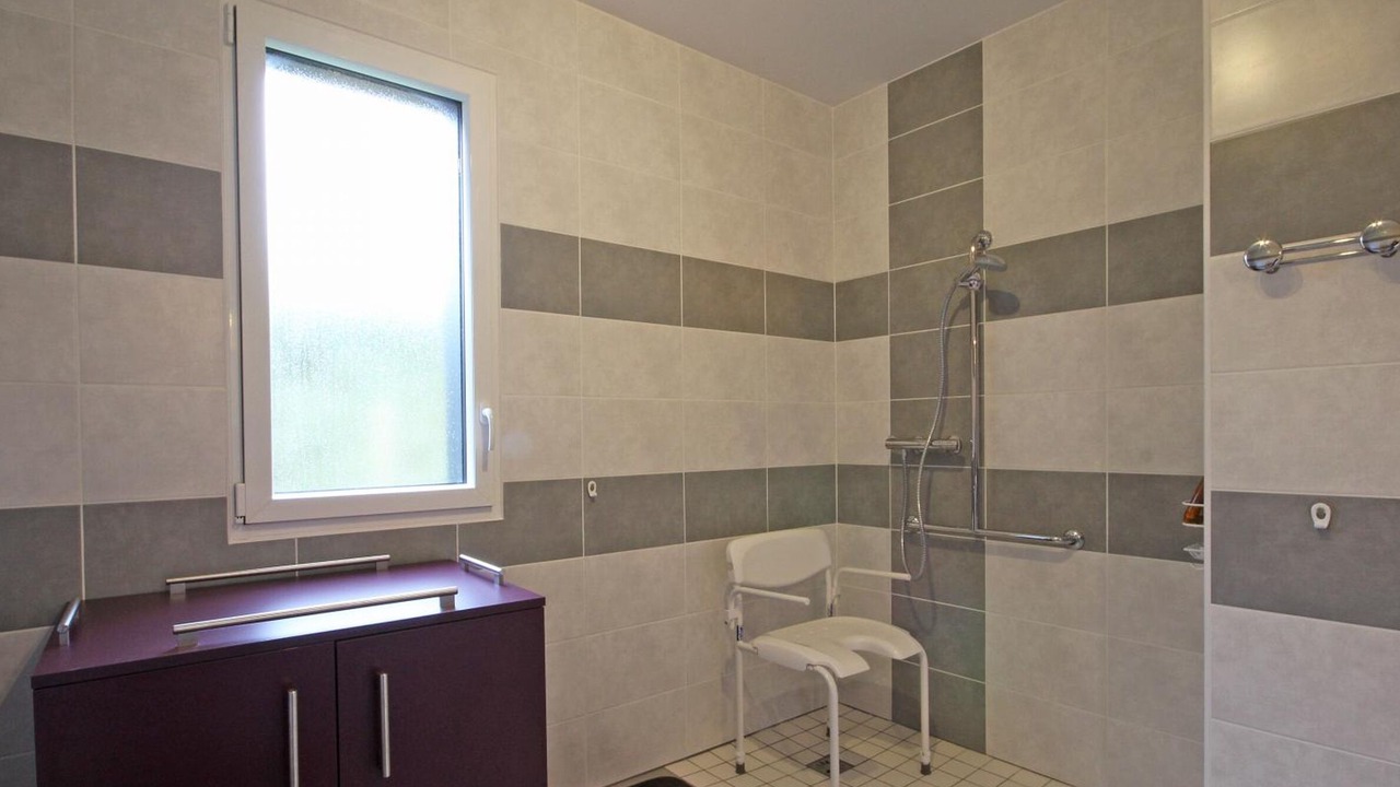 Photo of Bathroom in Saint-Martin-d'Ecublei