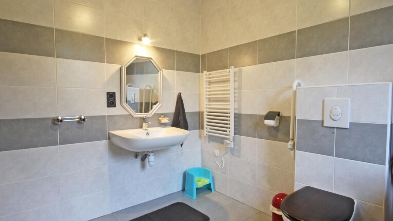 Photo of Bathroom in Saint-Martin-d'Ecublei